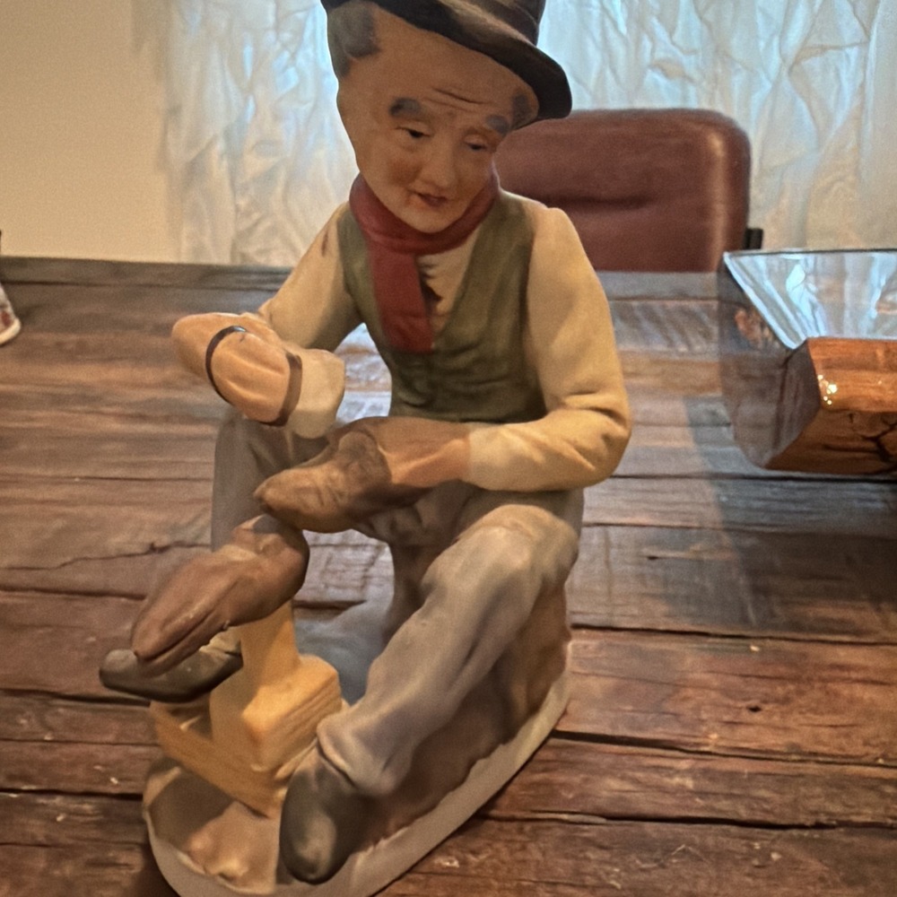Vintage HOMCO Made in Japan #1223 Old Man Shoe Shine Ceramic Figurine 6.5" Tall